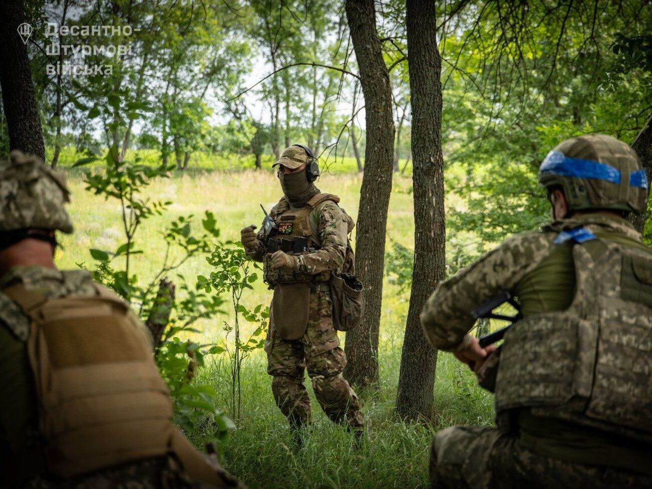 Попри кровопролитну війну, українські десантники діють у межах міжнародного гуманітарного права