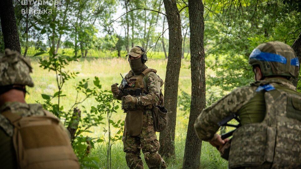 Попри кровопролитну війну, українські десантники діють у межах міжнародного гуманітарного права