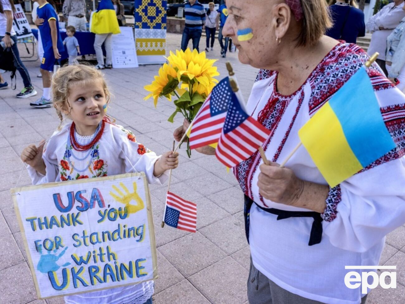 Более половины украинцев ожидают, что США хотя бы частично продолжат поддерживать Украину