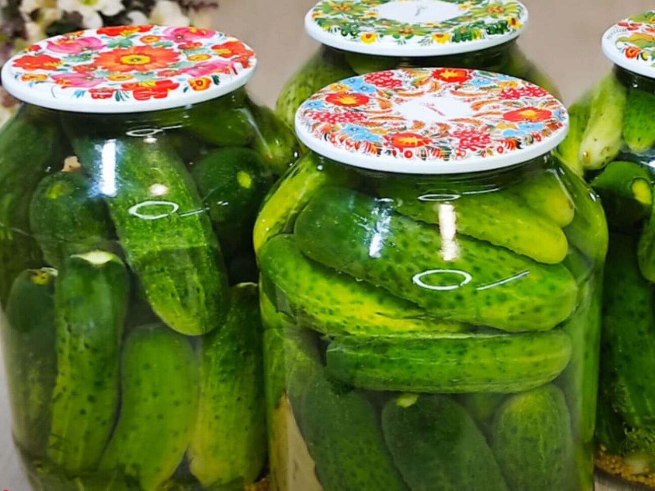 Банки переверните, накройте одеялом и оставьте до полного остывания