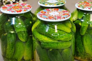 Банки переверните, накройте одеялом и оставьте до полного остывания