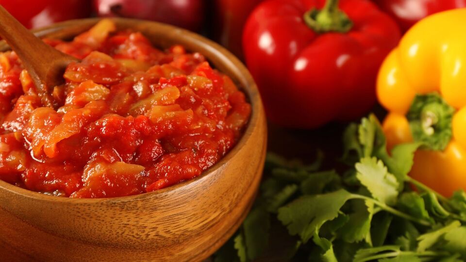 Вкусная закуска на всю зиму готовится всего полтора часа