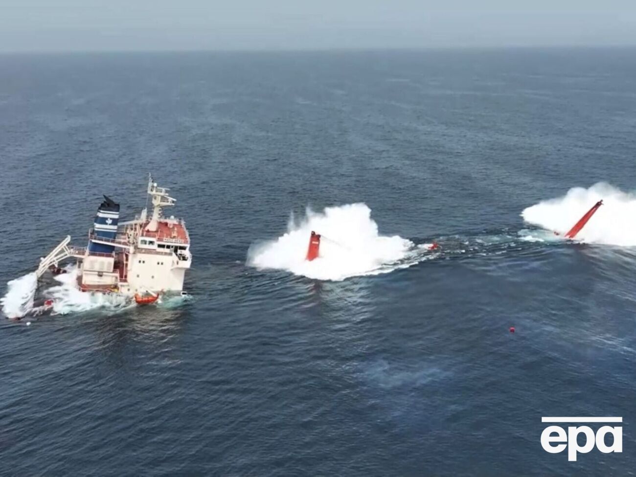 Eternity C и Magic Seas шли под флагом Либерии и эксплуатировались греческими компаниями