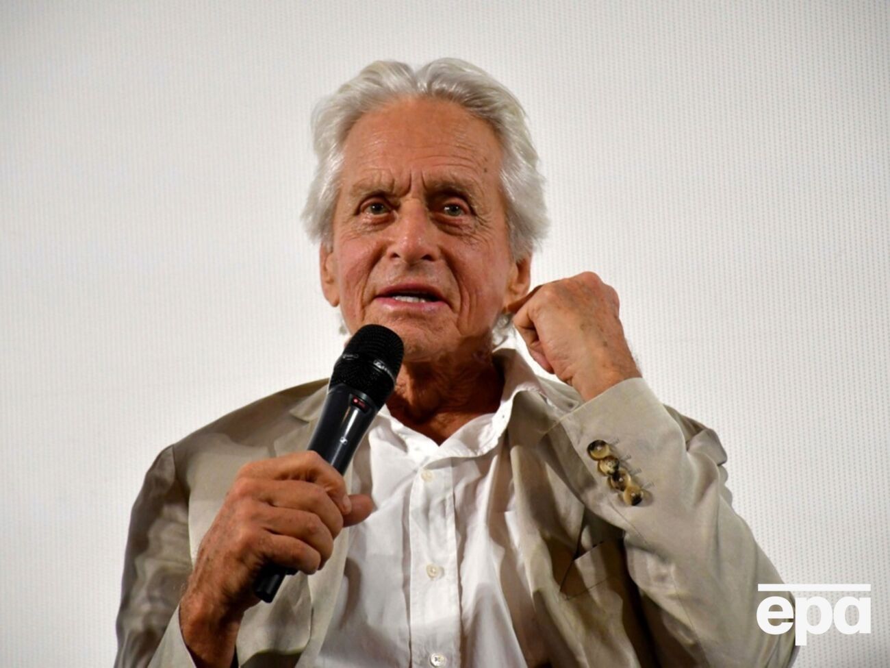 На сьогодні останньою роботою Дугласа є роль у серіалі "Франклін", який вийшов 2024 року