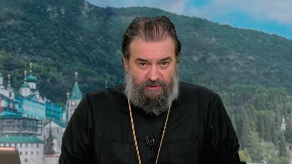 Ткачев высказался против выражения "шапками закидаем"