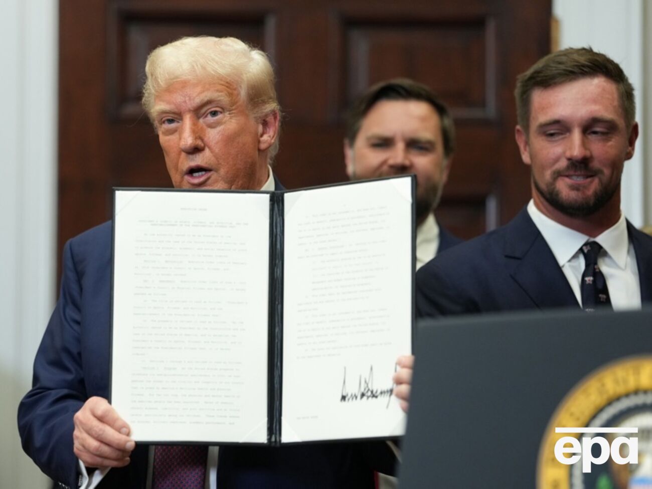 Більшість мит набуває чинності за тиждень