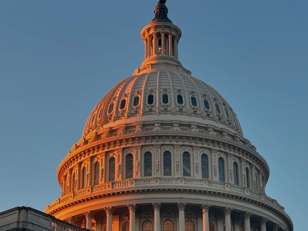 Законопроєкт має пройти розгляд в обох палатах американського парламенту