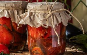 После охлаждения хранить консервацию следует в темном прохладном месте