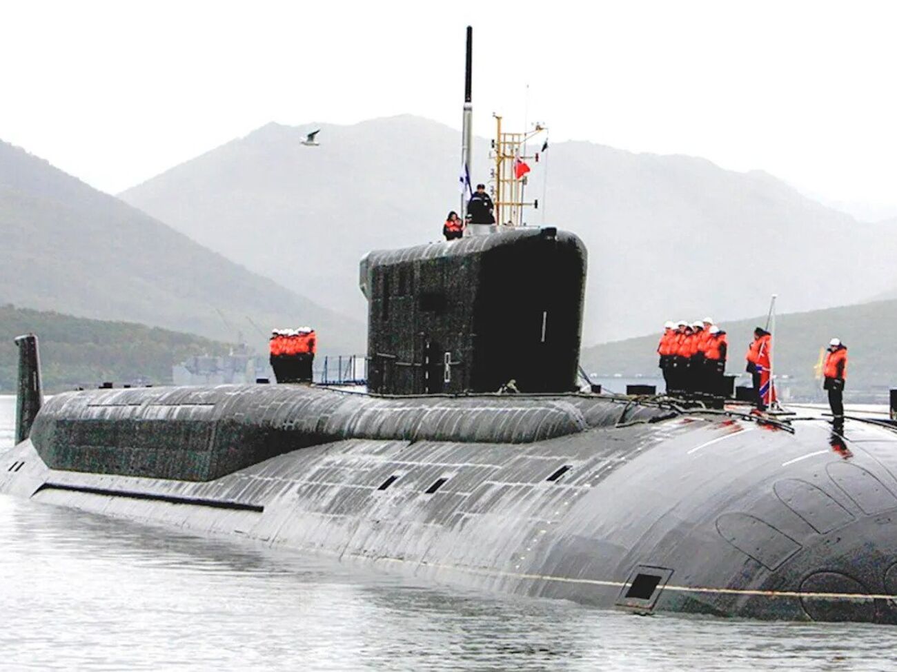 База розташована за 120 км від епіцентру землетрусу