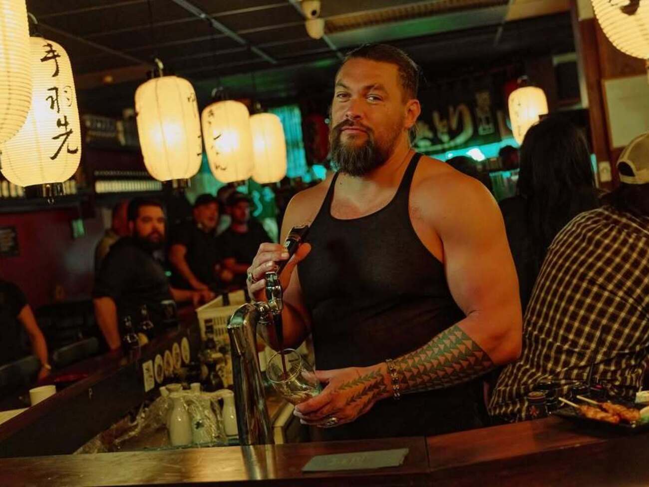 Момоа: Не брился шесть лет – и вот снова