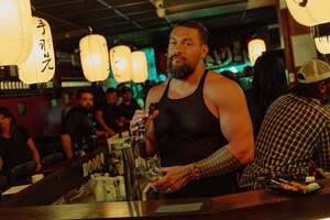 Момоа: Не брился шесть лет – и вот снова