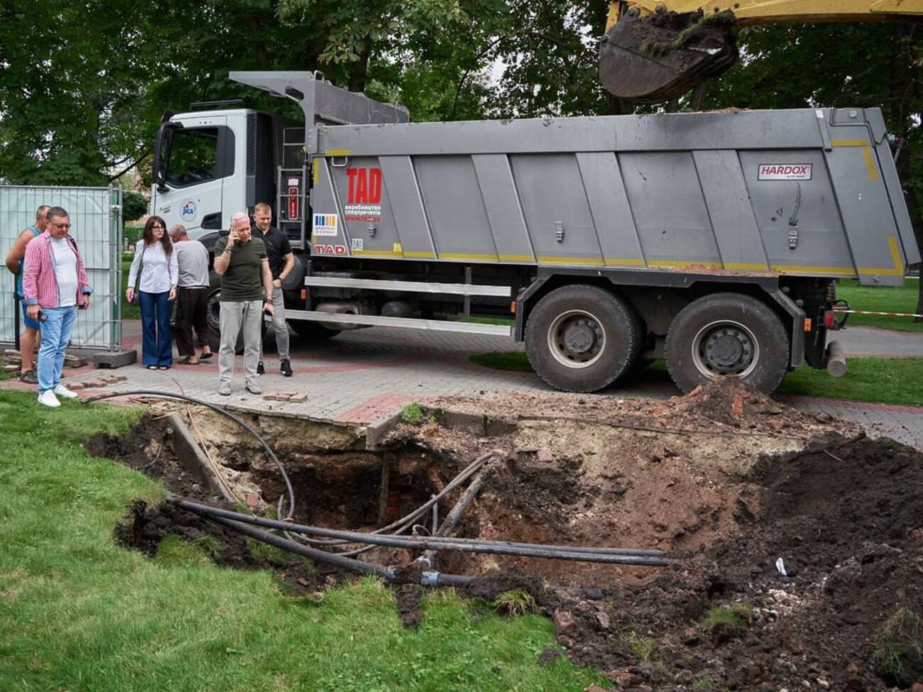 Терехов: Будут работать специалисты и определять, что стало основной причиной оползня
