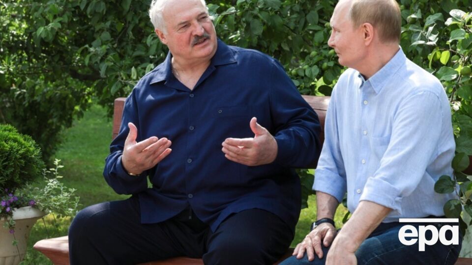 Лукашенко: Україна сьогодні бігом повинна просити Путіна сісти за стіл переговорів