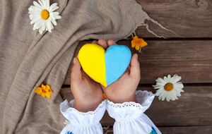 Возвращенные дети и их семьи получают психологическую поддержку, помощь с жильем и оформлением документов