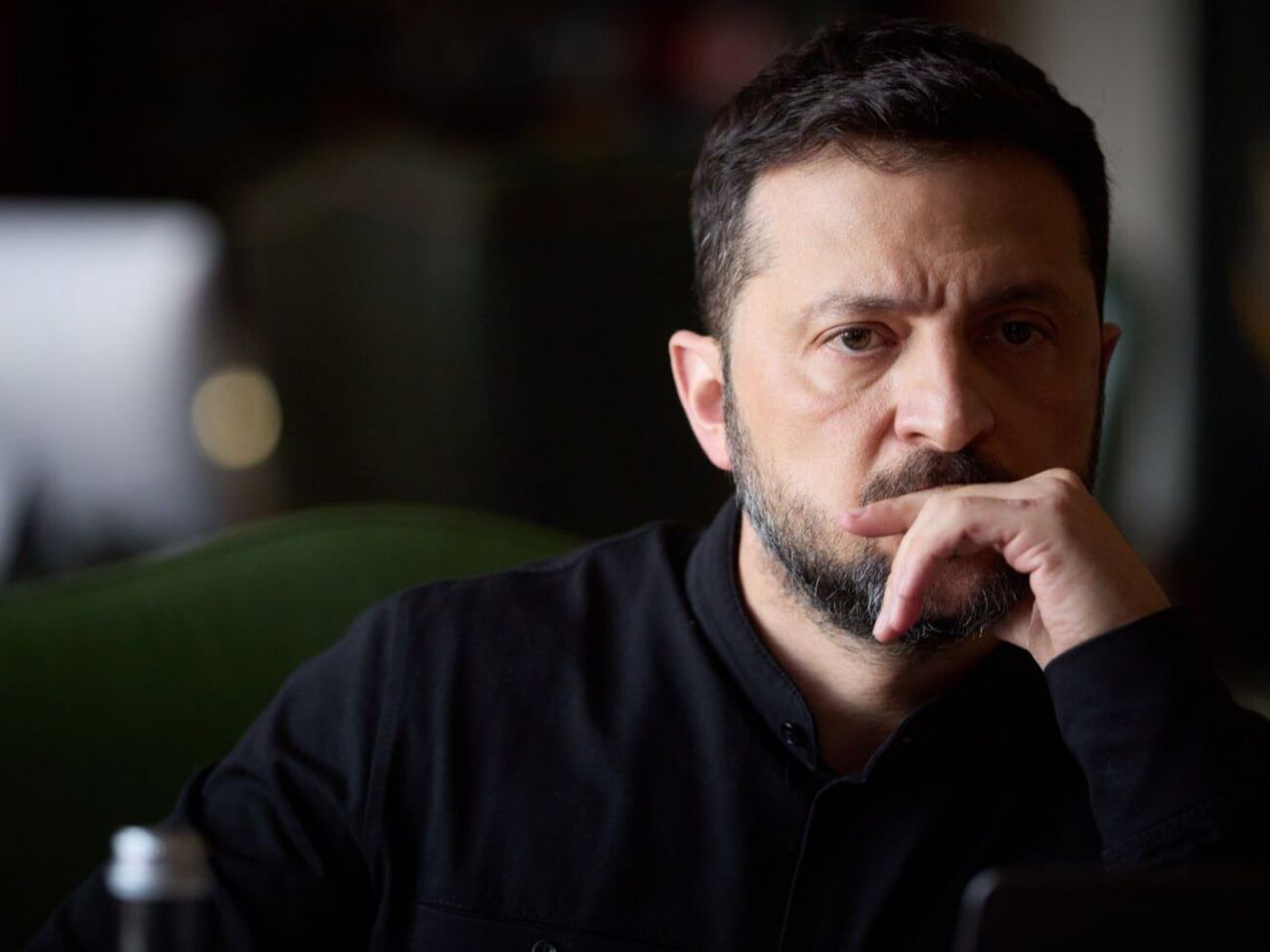 Зеленский считает, что убедить РФ прекратить войну способны санкции, но не только против нее самой