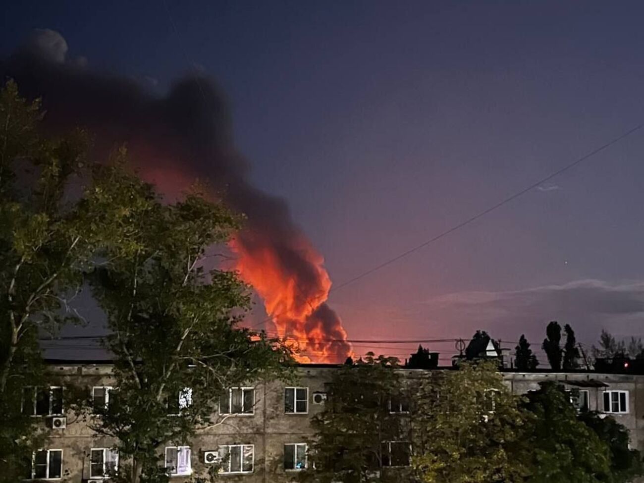 В российском Саратове дроны атаковали нефтеперерабатывающий завод