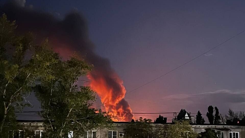 В российском Саратове дроны атаковали нефтеперерабатывающий завод