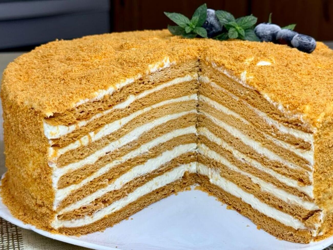 Випікайте коржі на деку протягом кількох хвилин за температури +180 °C