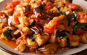 Для рагу понадобится 400 г куриного филе