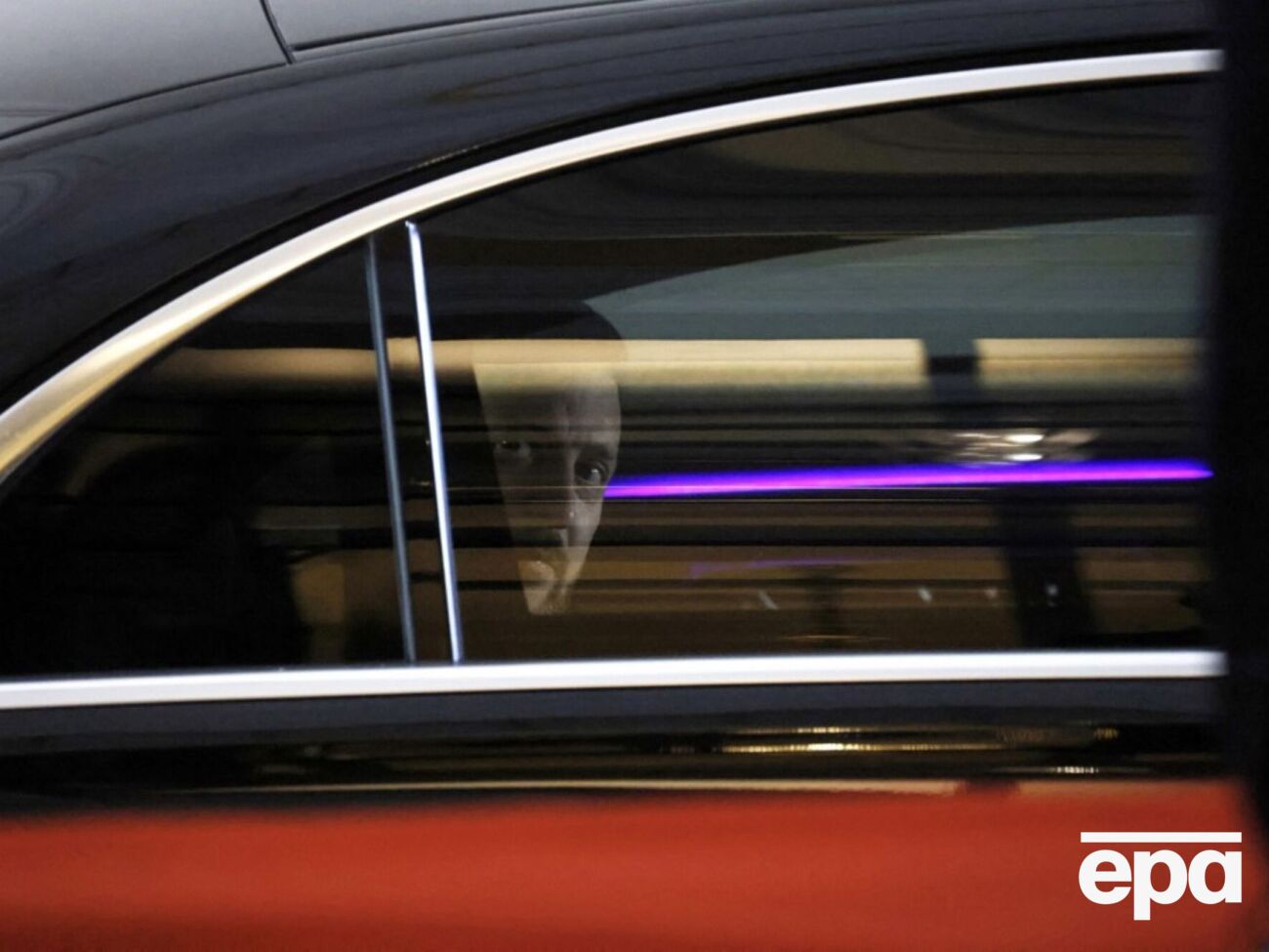 За словами співрозмовників каналу, будь-які зустрічі із Зеленським зможуть відбутися після переговорів Трампа й Путіна