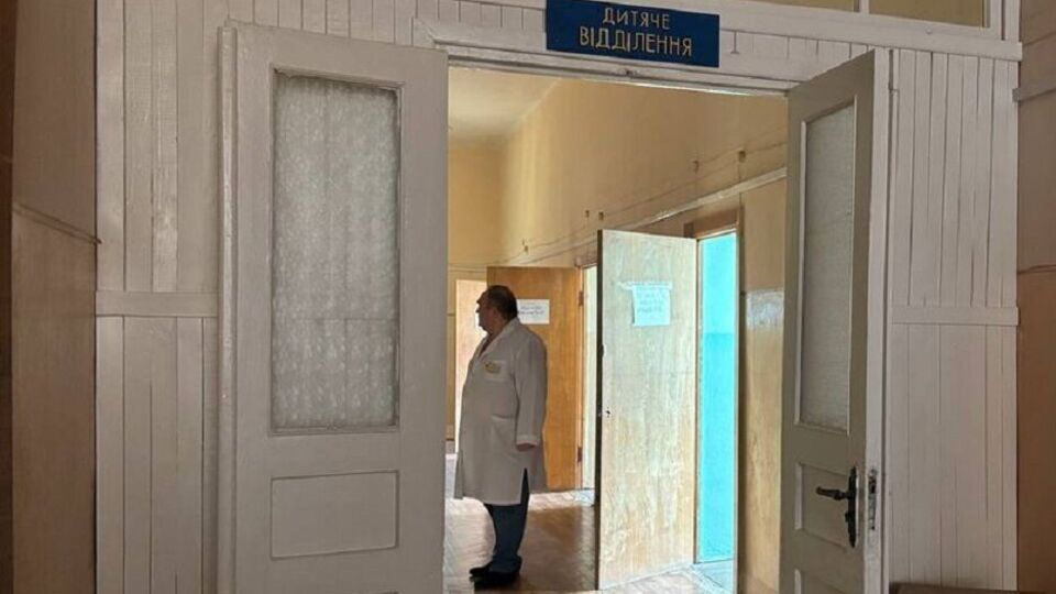 По последним данным, в больницы с отравлением попали 45 детей