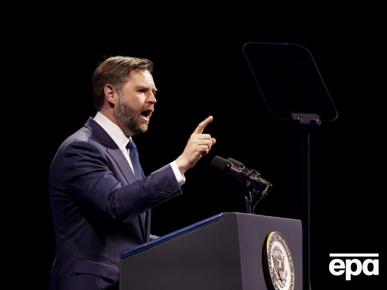 Венс припустив, що американцям набридло спрямовувати податки на війну в Україні