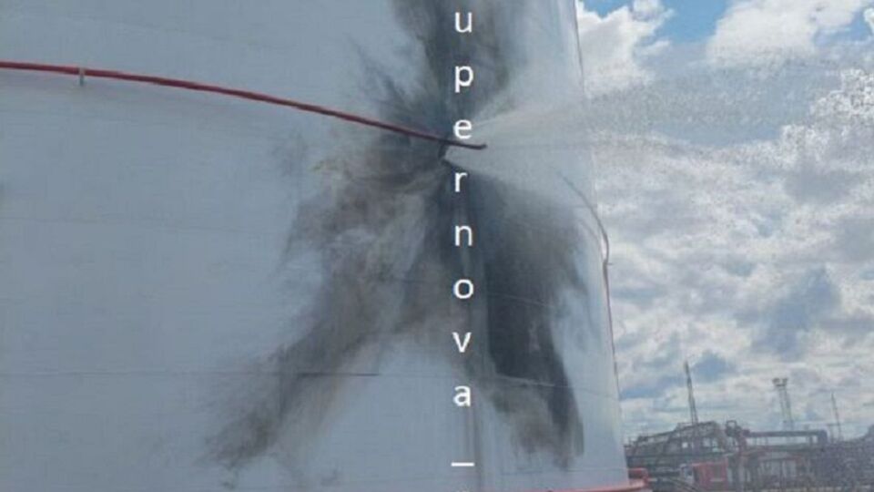 Появились фото с последствиями поражения НПЗ