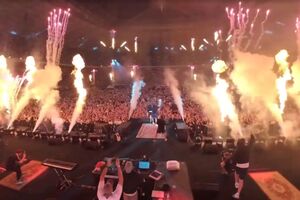 Депутата возмутило то, что мужчины "имеют силу кричать на польском стадионе", а не защищать родину