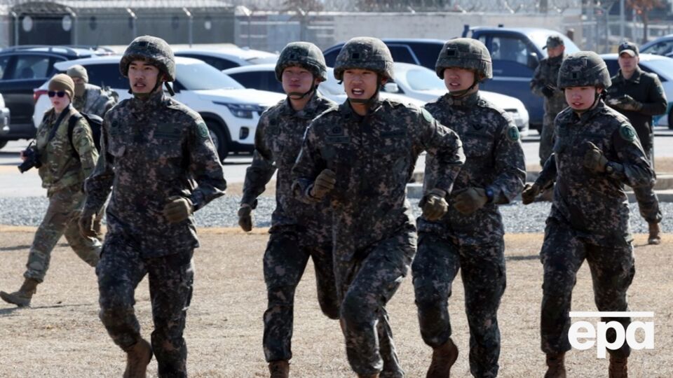 В Южной Корее служат в армии по 18 месяцев