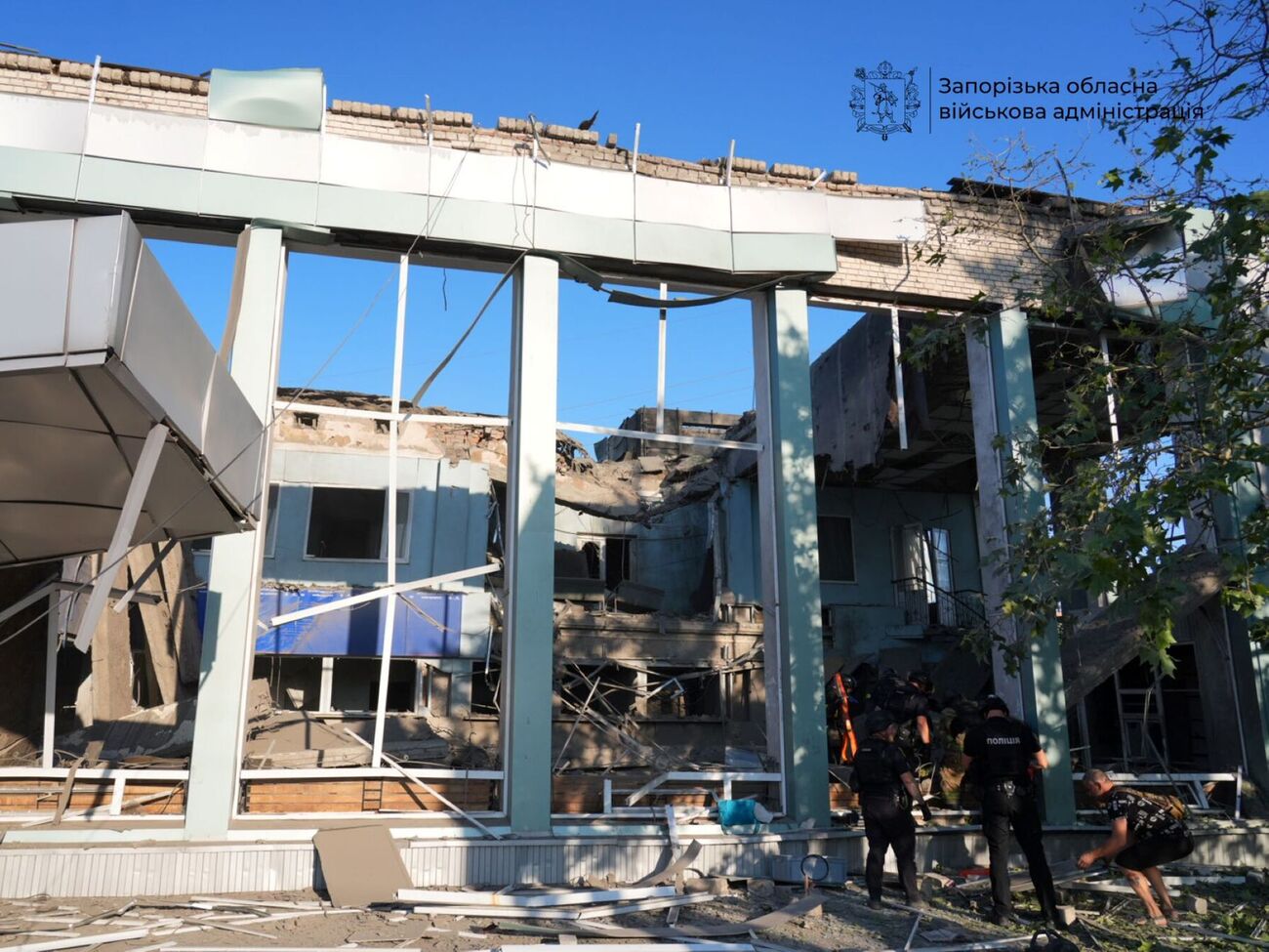 По данным ОВА, здание автостанции повреждено на 70%