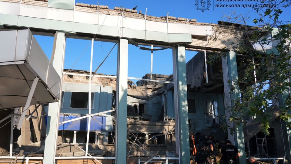 По данным ОВА, здание автостанции повреждено на 70%