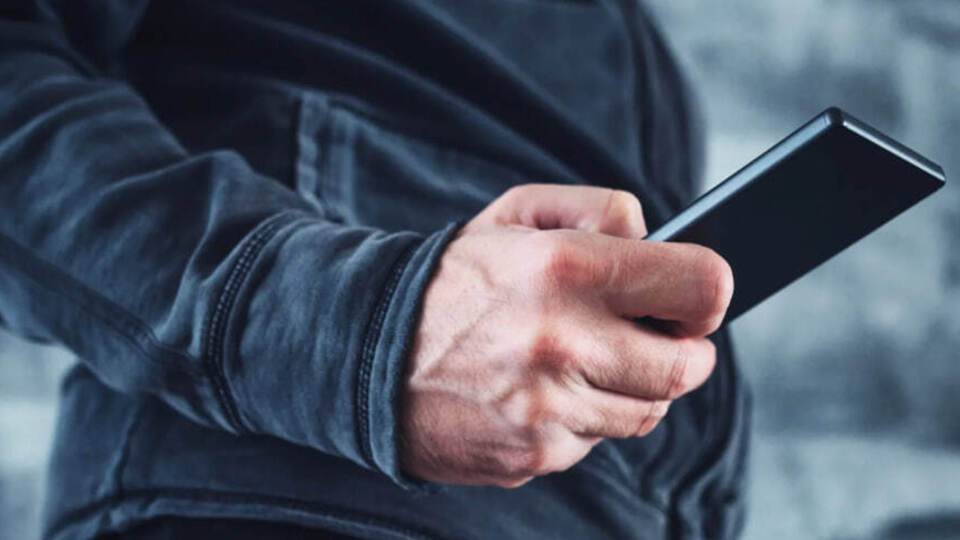 Фінські експерти з кібербезпеки зазначають, що для точок під'єднання не потрібен попередній дозвіл