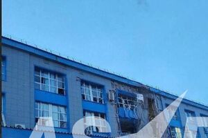 За попередніми даними, по заводу влучило щонайменше чотири безпілотники ЦСО "А" СБУ