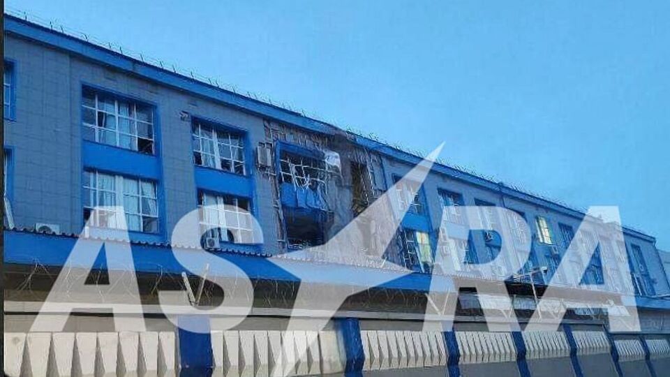 За попередніми даними, по заводу влучило щонайменше чотири безпілотники ЦСО "А" СБУ