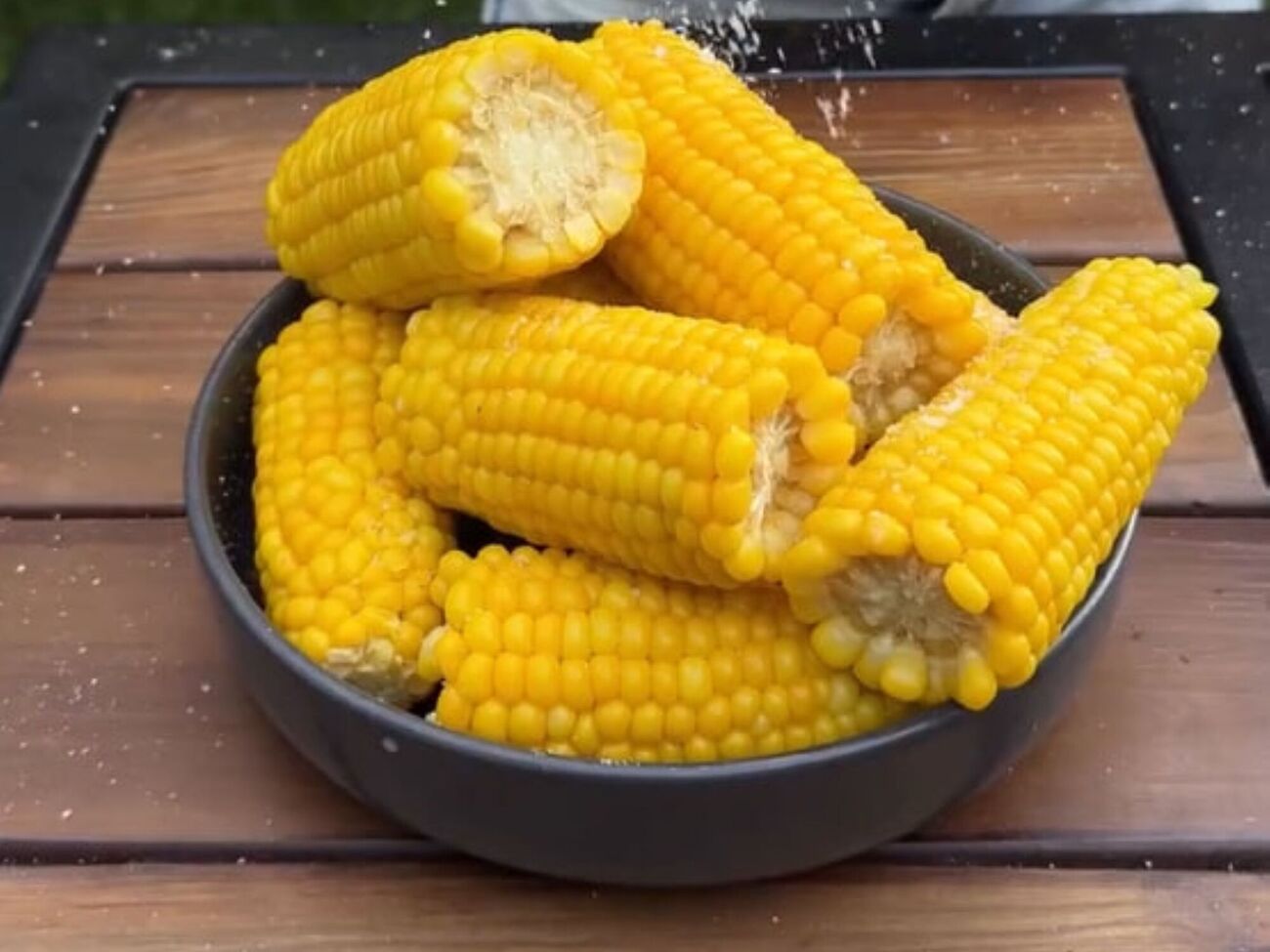 Кукурузу нужно варить 40 минут