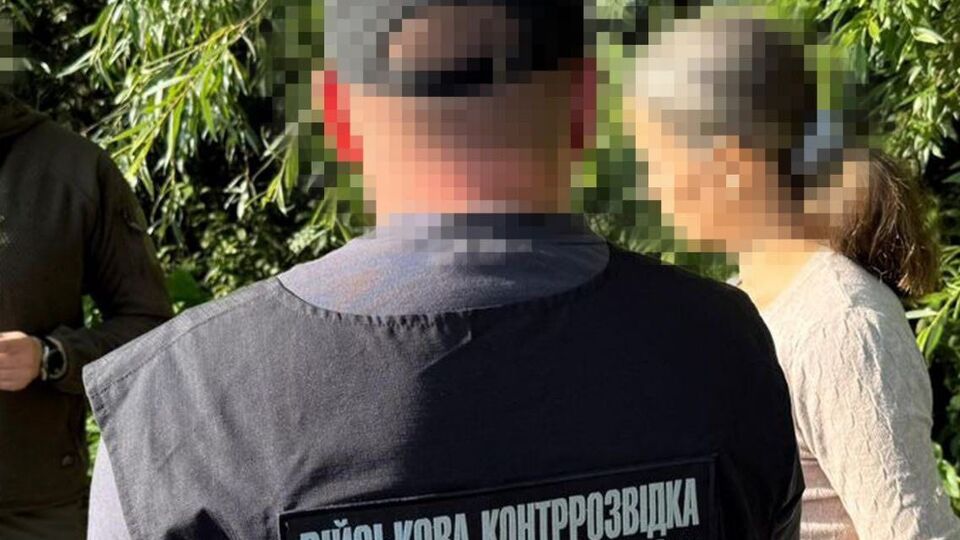 38-летняя местная безработная должна была передать оккупантам координаты оперативных аэродромов с боевыми вертолетами ВСУ, сообщила СБУ
