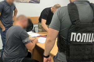 Підозру дістало 30 осіб