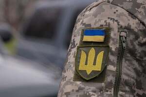 При попытке побега мужчина на видео потерял равновесие, упал и получил телесные повреждения лица, сообщил ТЦК