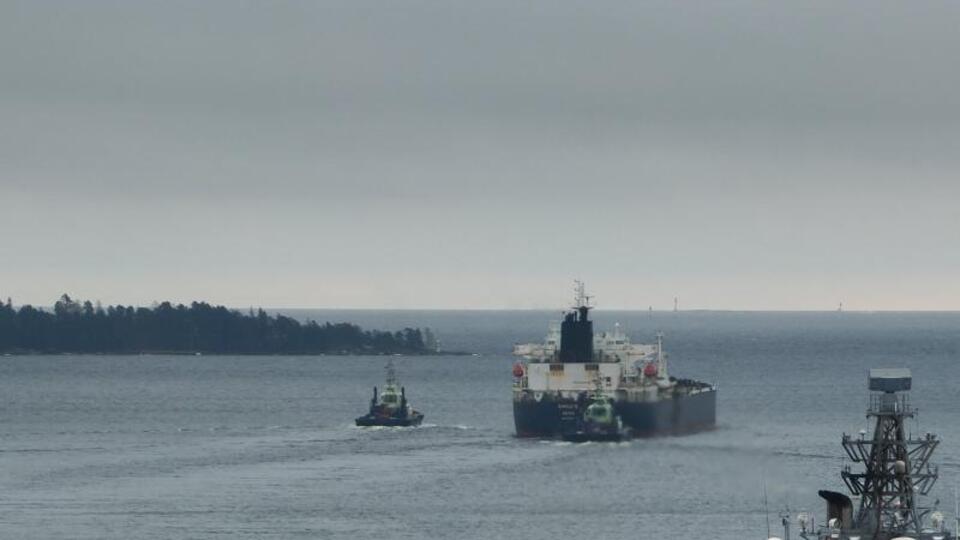 Танкер был под арестом, но его отпустили