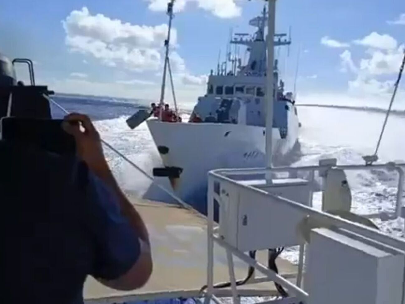 Момент столкновения попал на видео