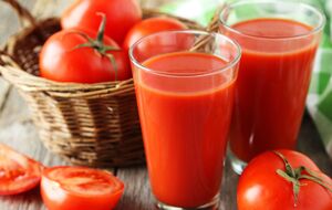 У сік додайте 1 ст. л. солі й 1 ч. л. цукру