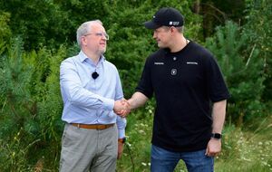 Федоров и Комаров провели успешное тестирование технологии Starlink Direct to Cell и обменялись сообщениями