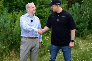 Федоров и Комаров провели успешное тестирование технологии Starlink Direct to Cell и обменялись сообщениями