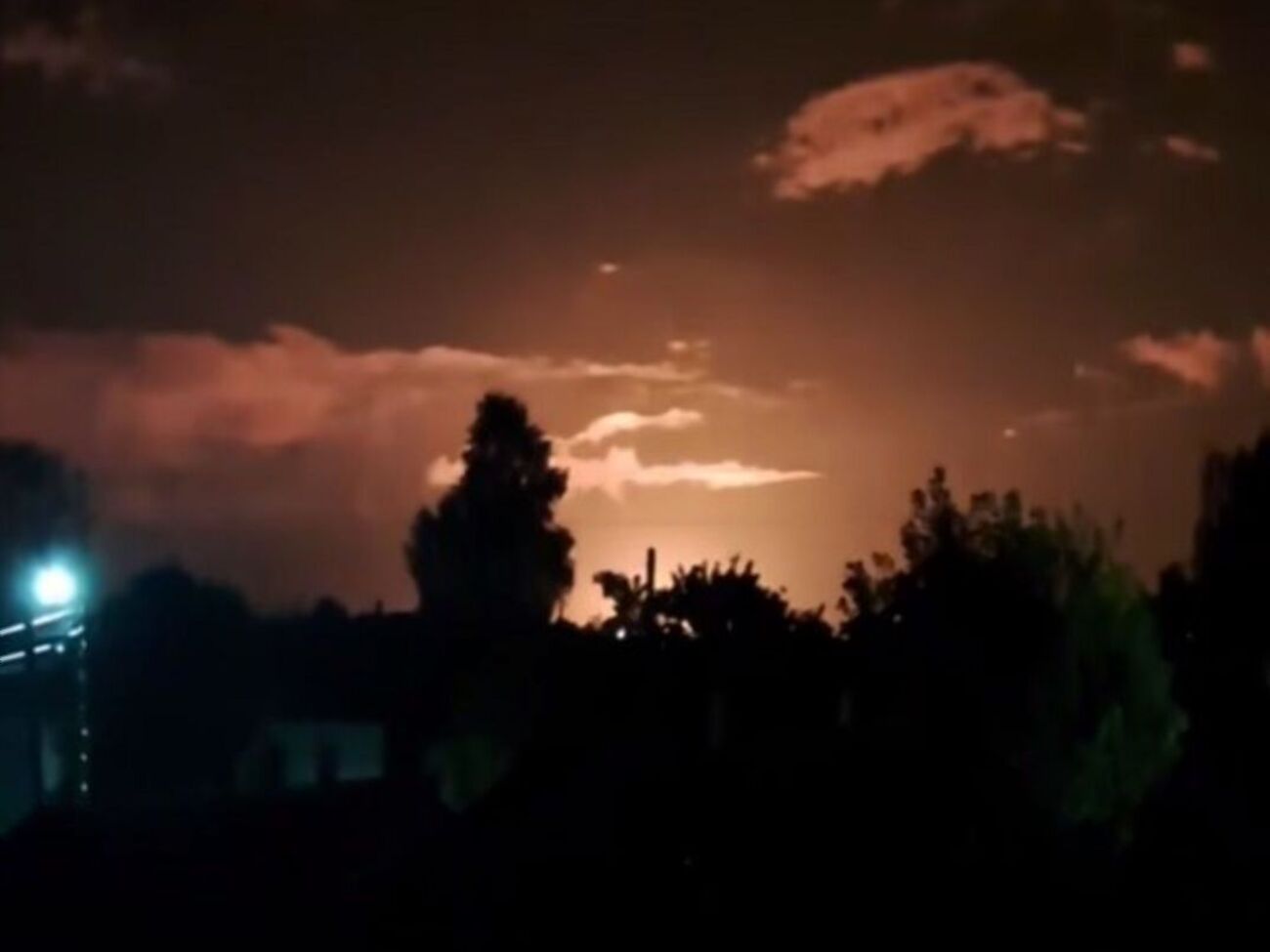 Удари були спрямовані по лінійній виробничо-диспетчерській станції (ЛВДС) "Унеча" в селі Високе, пишуть журналісти