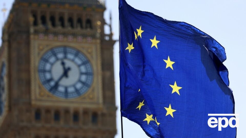 Британские чиновники предупреждают лидеров ЕС, что публичные требования могут "вывести Трампа из себя", говорится в статье