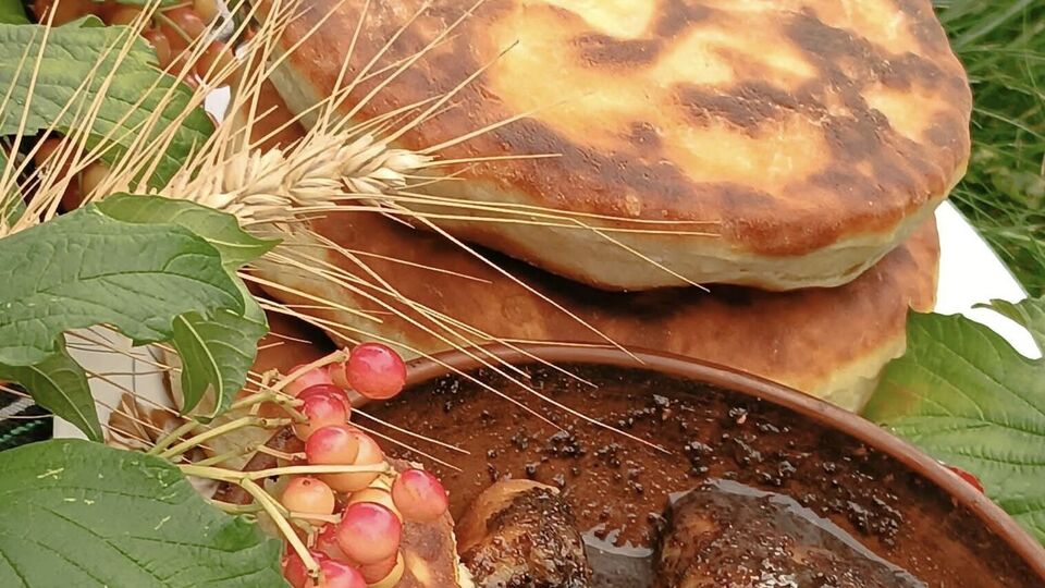 Автор предложила приготовить аутентичный рецепт паляницы с маковой заливкой