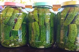 Огурцы по этому рецепту получаются твердые и хрустящие