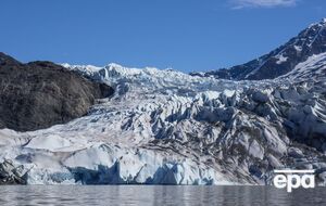 Льодовик скинув у річку рекордну кількість води