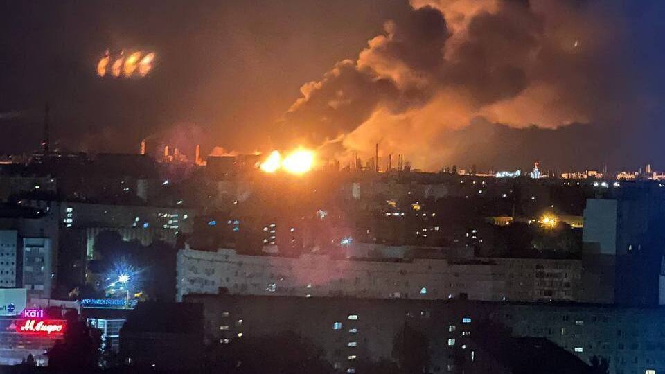У Волгограді дрони вдарили по НПЗ