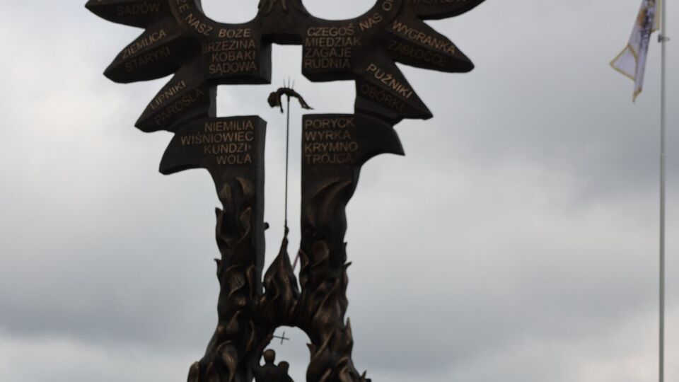 Украинец осквернил памятник жертвам УПА, считают польские спецслужбы